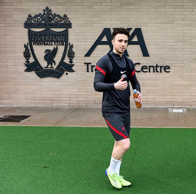  沃尔夫斯堡中场核心伤愈回归助力球队反弹