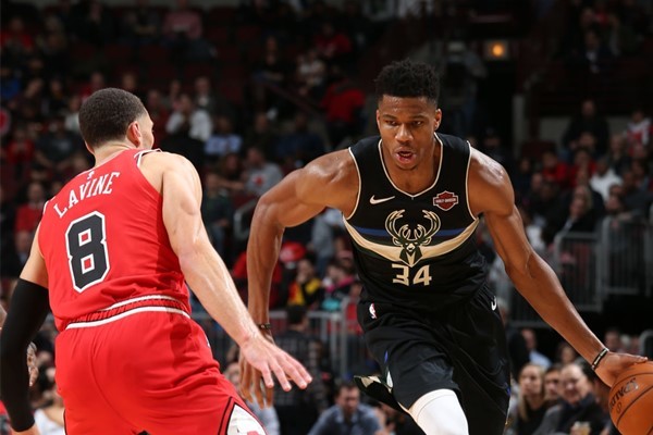  字母哥暴扣统治内线雄鹿轻取公牛获连胜